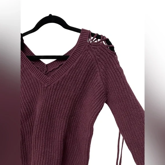 3 For $15‼️ BUNDLE & SAVE L.A Hearts Burgundy Long Sleeve Size XS - Picture 3 of 8